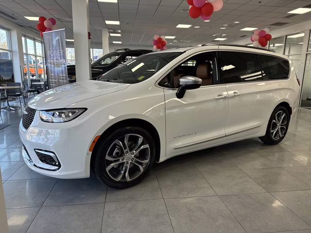 2026 Bright White Clearcoat Chrysler Pacifica Pinnacle FWD Van