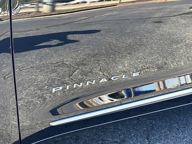 2026 Diamond Black Crystal Pearlcoat Chrysler Pacifica Pinnacle FWD Van