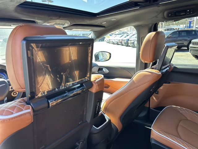 2026 Diamond Black Crystal Pearlcoat Chrysler Pacifica Pinnacle FWD Van