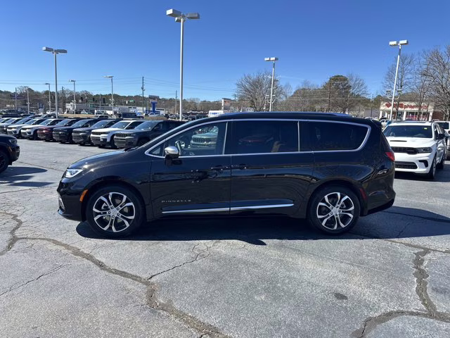 2026 Diamond Black Crystal Pearlcoat Chrysler Pacifica Pinnacle FWD Van