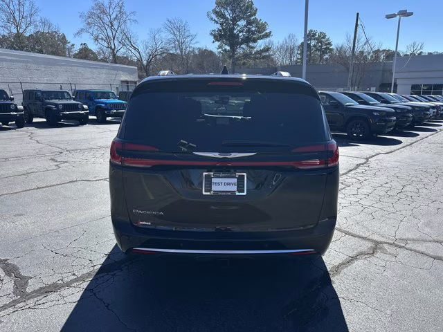 2026 Diamond Black Crystal Pearlcoat Chrysler Pacifica Pinnacle FWD Van