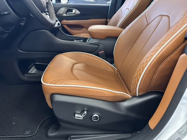 2026 Bright White Clearcoat Chrysler Pacifica Pinnacle FWD Van