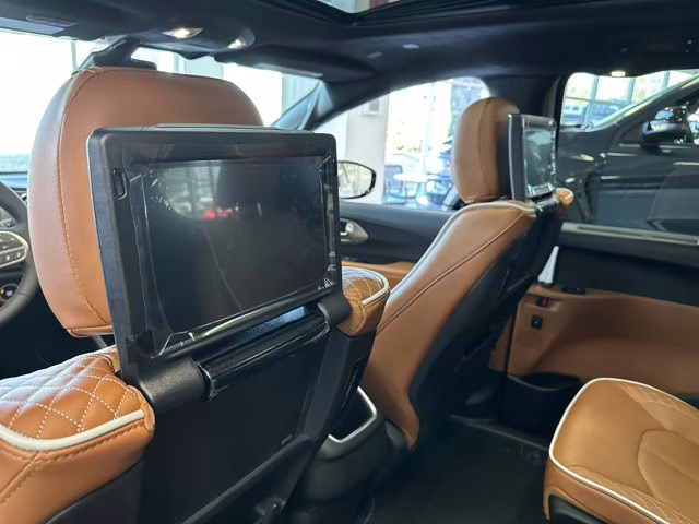 2026 Bright White Clearcoat Chrysler Pacifica Pinnacle FWD Van