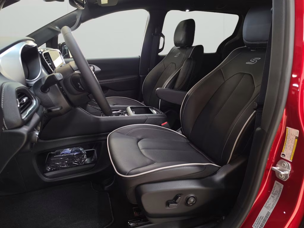 2026 Red Hot Pearlcoat Chrysler Pacifica Limited AWD Van