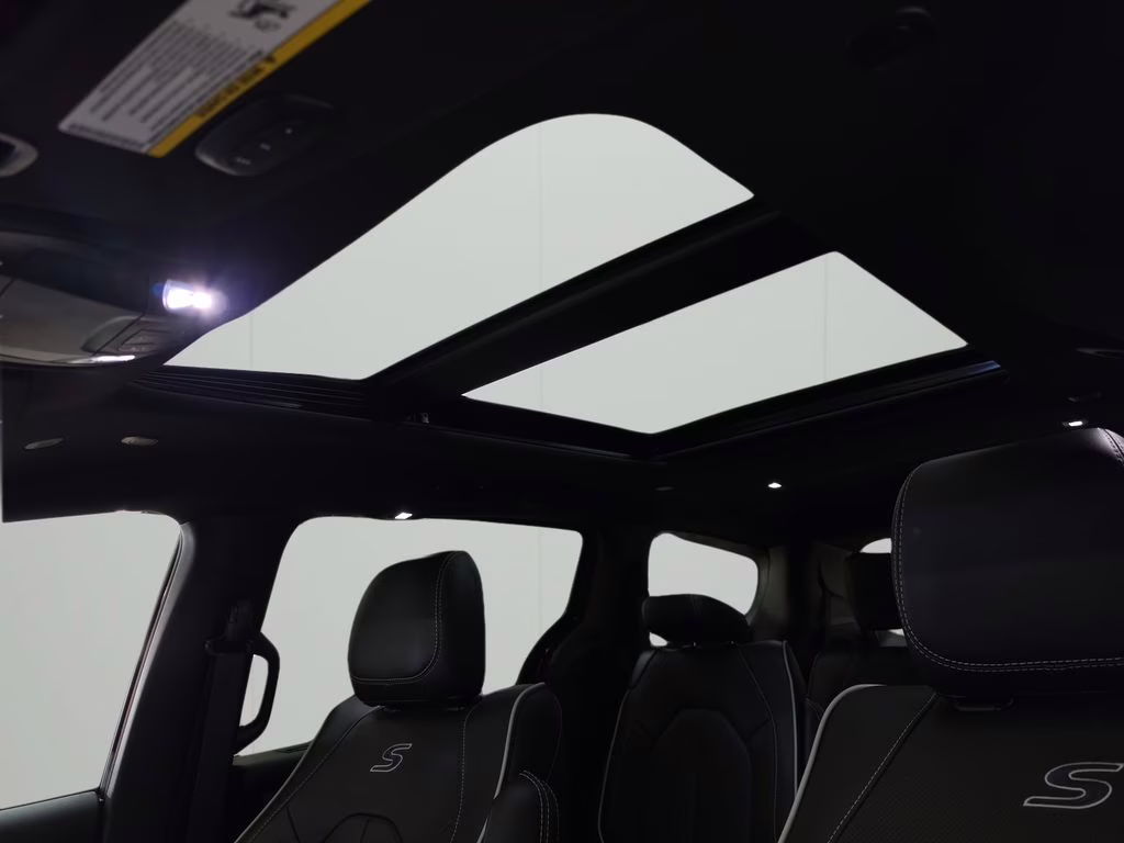 2026 Red Hot Pearlcoat Chrysler Pacifica Limited AWD Van