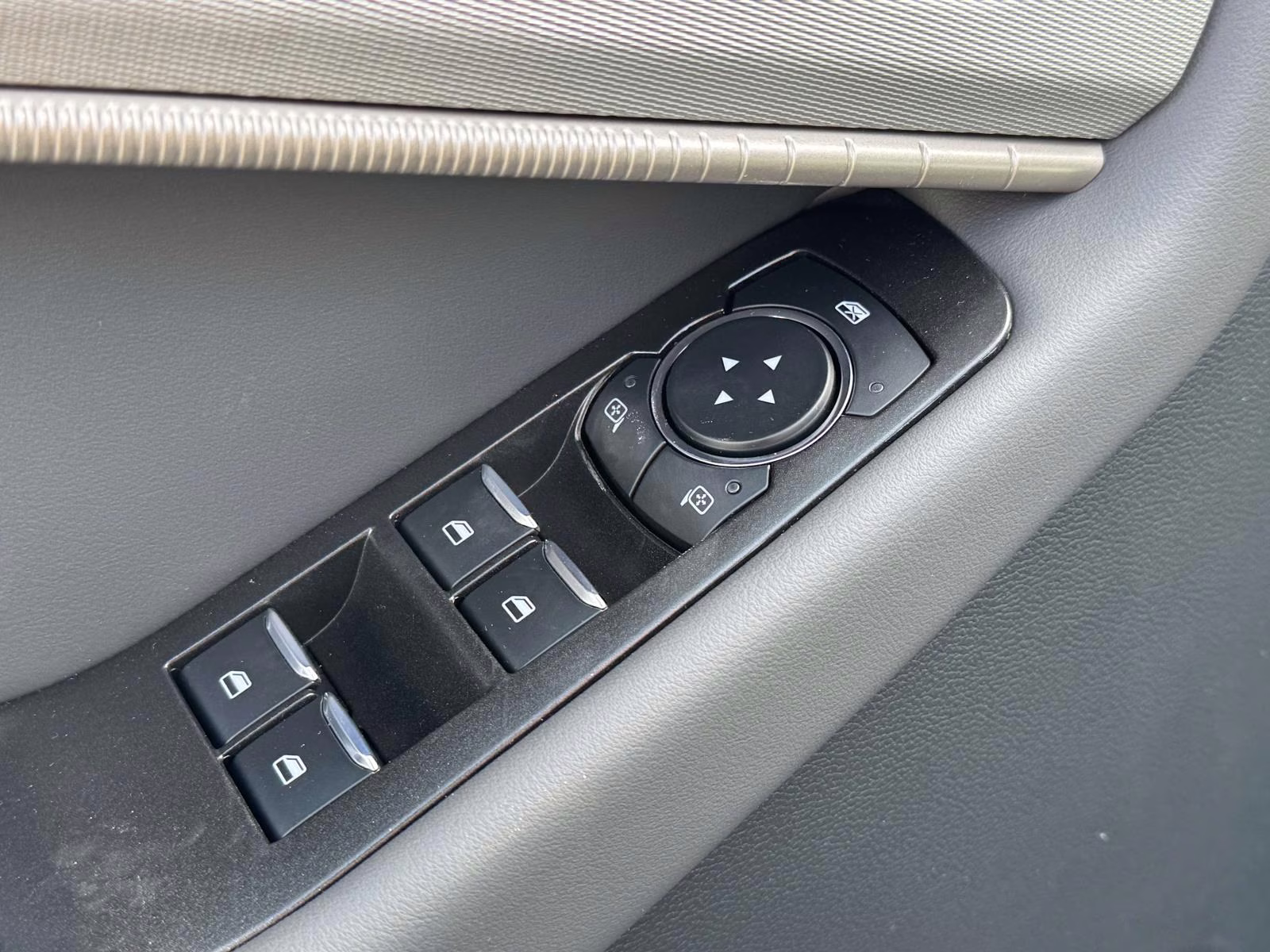 2026 Carbonized Gray Metallic Ford Explorer Active w/200A Pkg 4WD 4X4 SUV