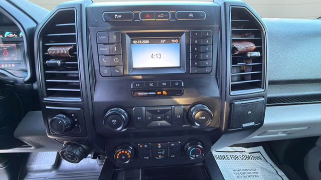 2019 Oxford White Ford F-150 XL 4X4 Truck