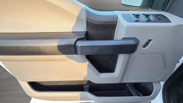 2019 Oxford White Ford F-150 XL 4X4 Truck