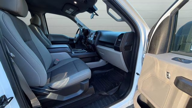 2019 Oxford White Ford F-150 XL 4X4 Truck