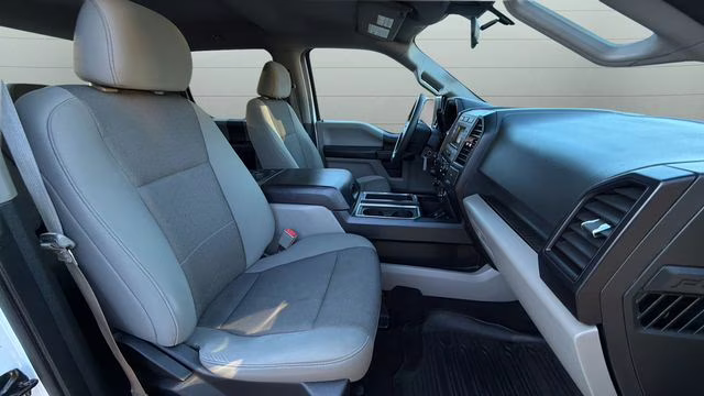 2019 Oxford White Ford F-150 XL 4X4 Truck