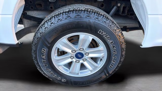 2019 Oxford White Ford F-150 XL 4X4 Truck