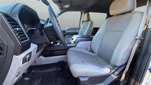 2019 Oxford White Ford F-150 XL 4X4 Truck