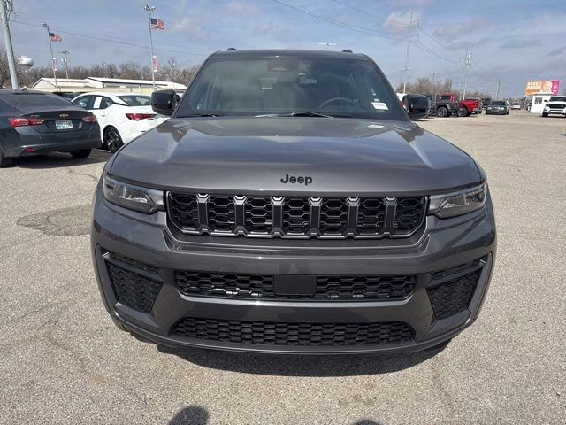 2026 Gray Metallic Jeep Grand Cherokee L Altitude 4X4 SUV