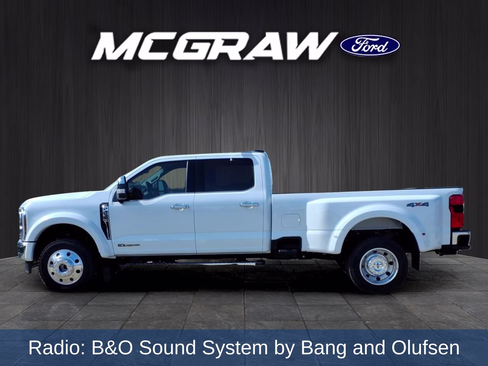 2026 Oxford White Ford Super Duty F-450 DRW Lariat 4X4 Truck