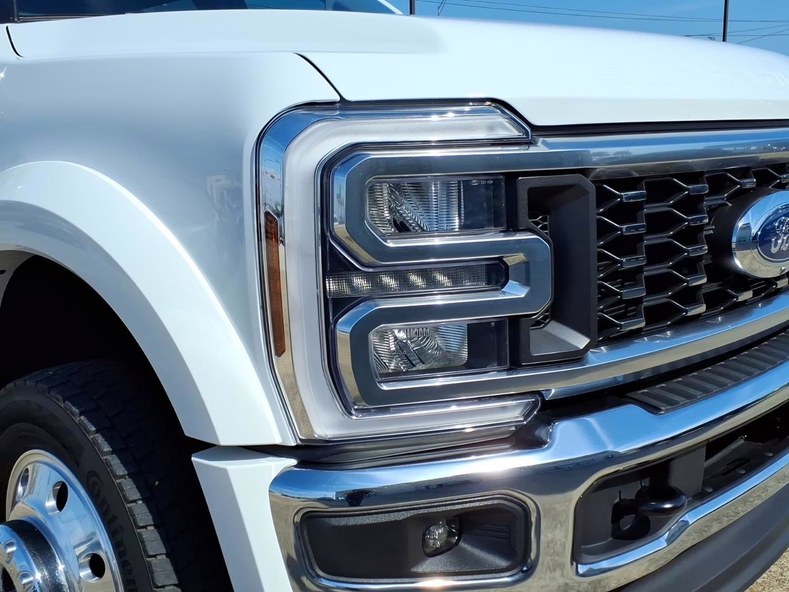 2026 Oxford White Ford Super Duty F-450 DRW Lariat 4X4 Truck
