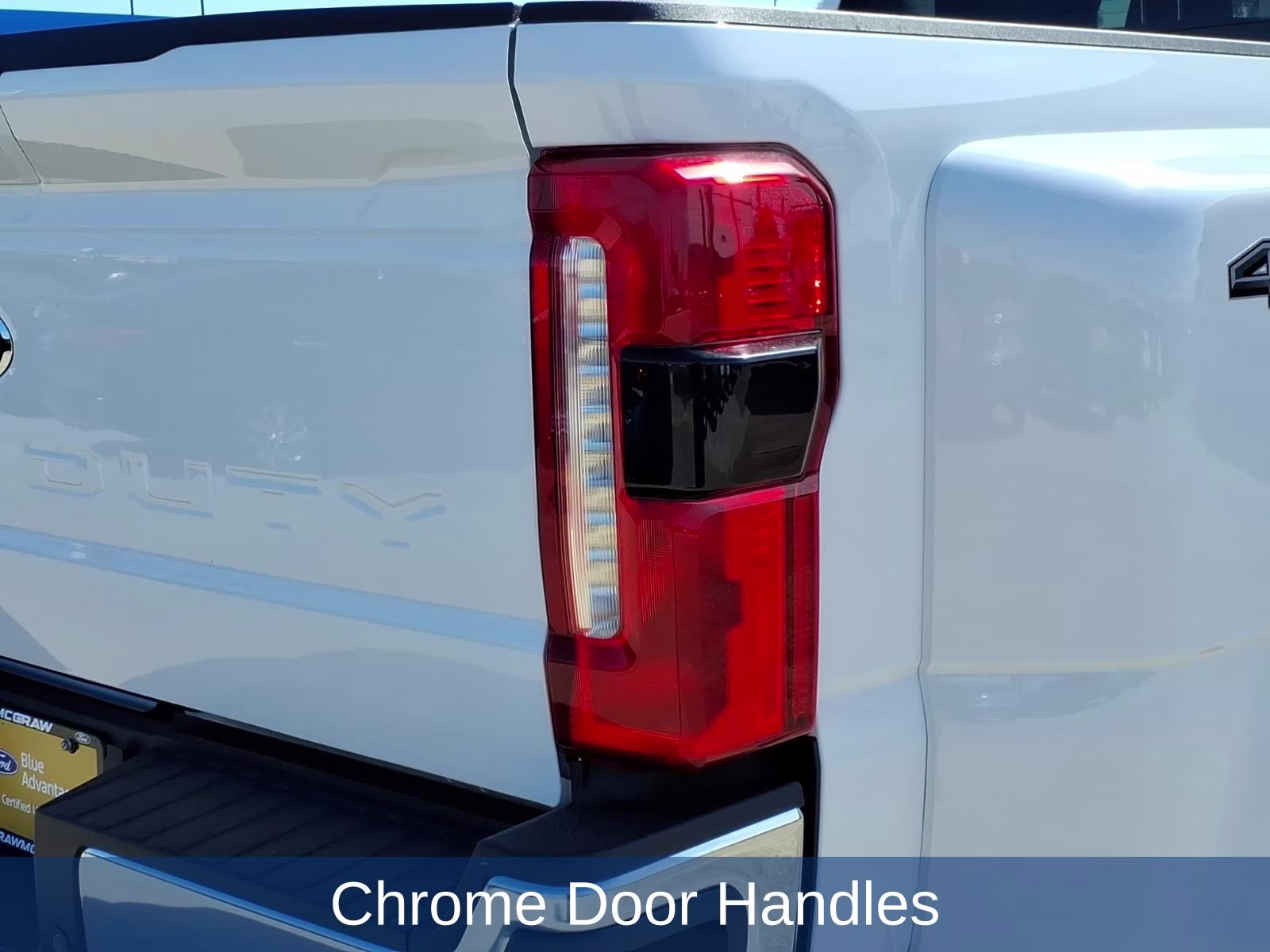 2026 Oxford White Ford Super Duty F-450 DRW Lariat 4X4 Truck