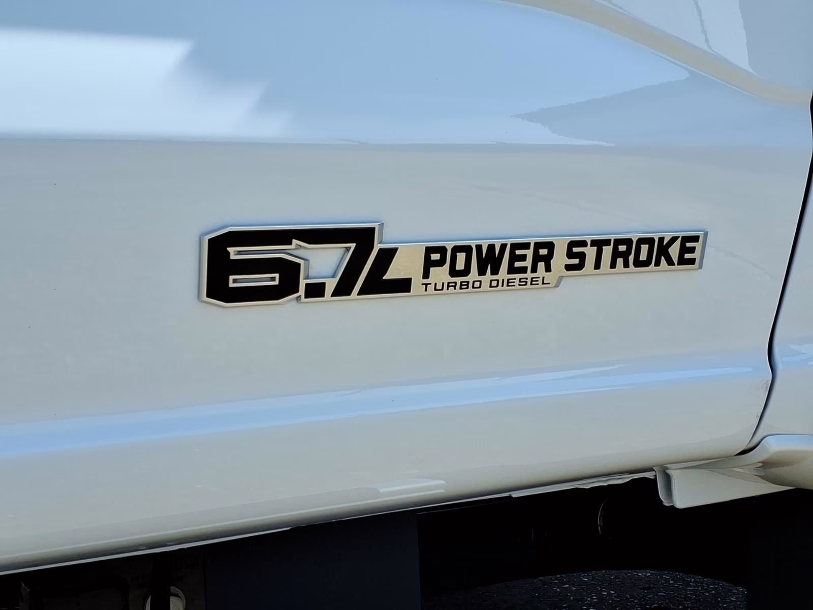 2026 Oxford White Ford Super Duty F-450 DRW Lariat 4X4 Truck