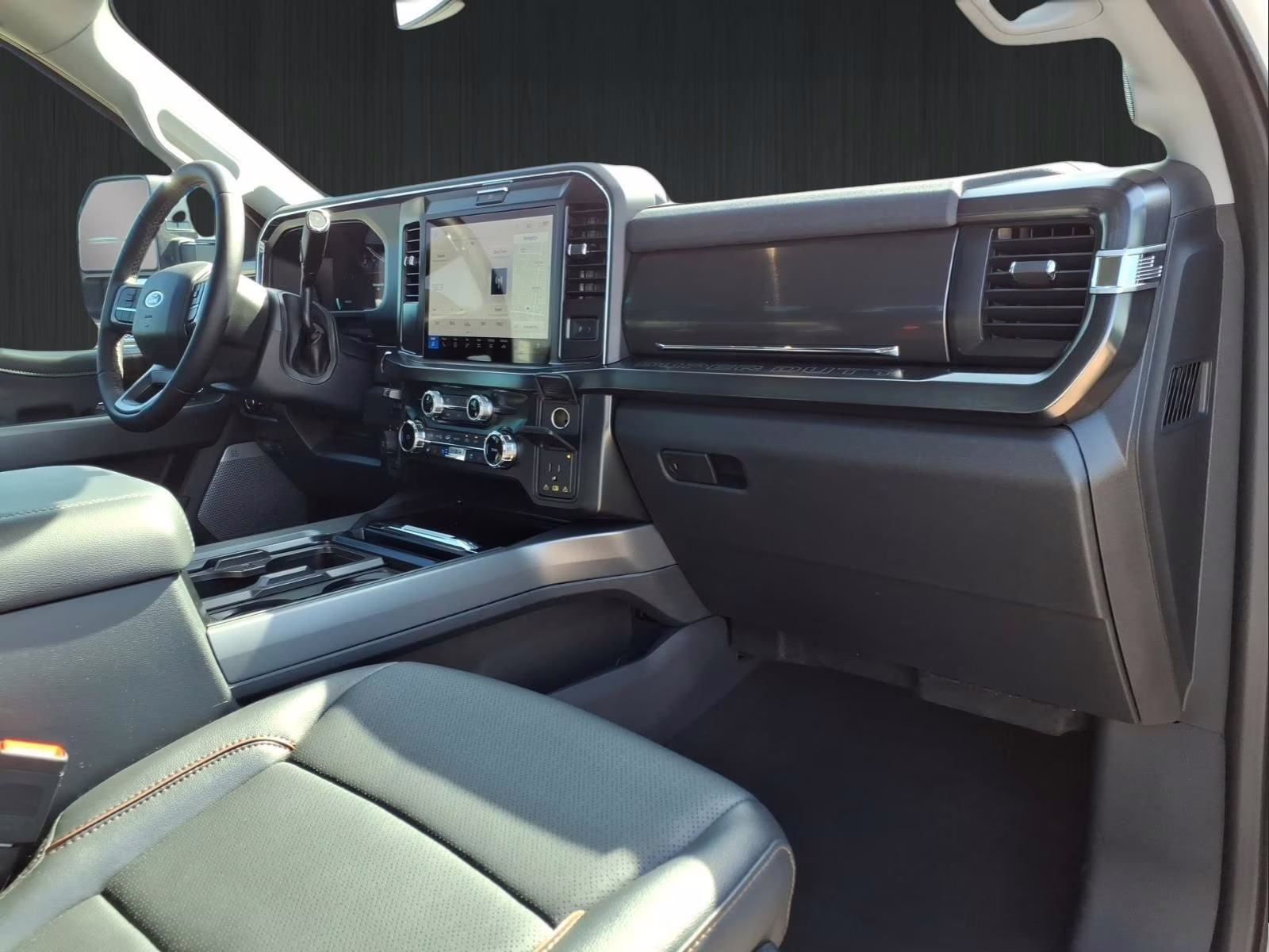 2026 Oxford White Ford Super Duty F-450 DRW Lariat 4X4 Truck