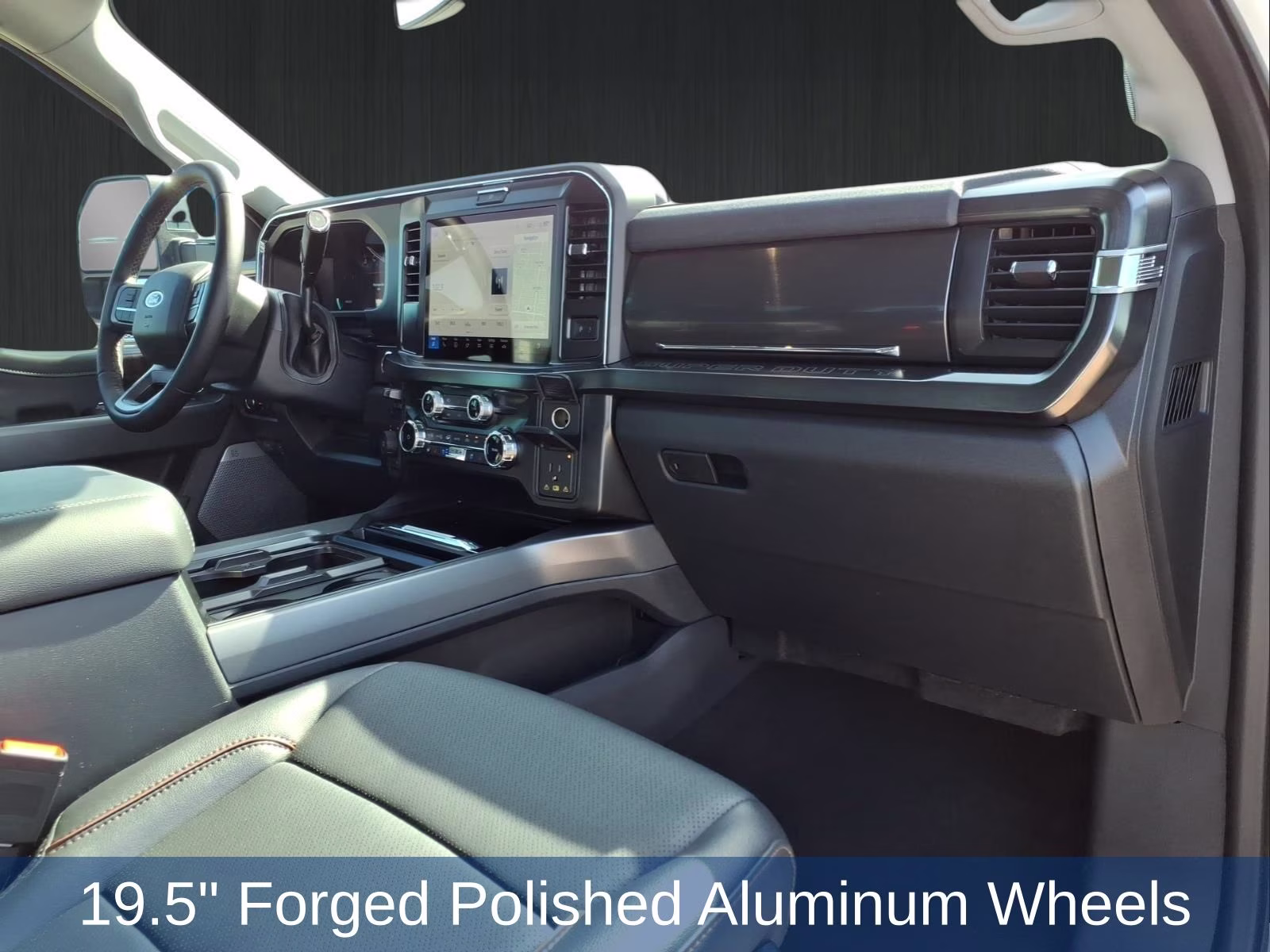 2026 Oxford White Ford Super Duty F-450 DRW Lariat 4X4 Truck
