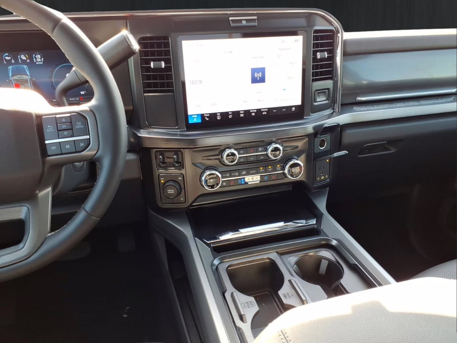 2026 Oxford White Ford Super Duty F-450 DRW Lariat 4X4 Truck