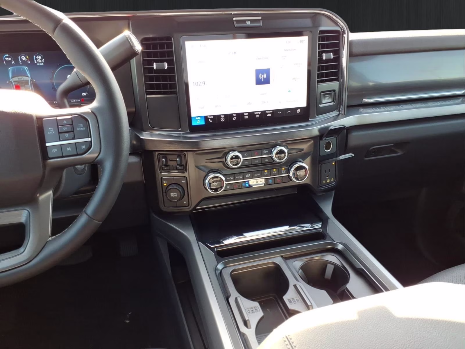 2026 Oxford White Ford Super Duty F-450 DRW Lariat 4X4 Truck