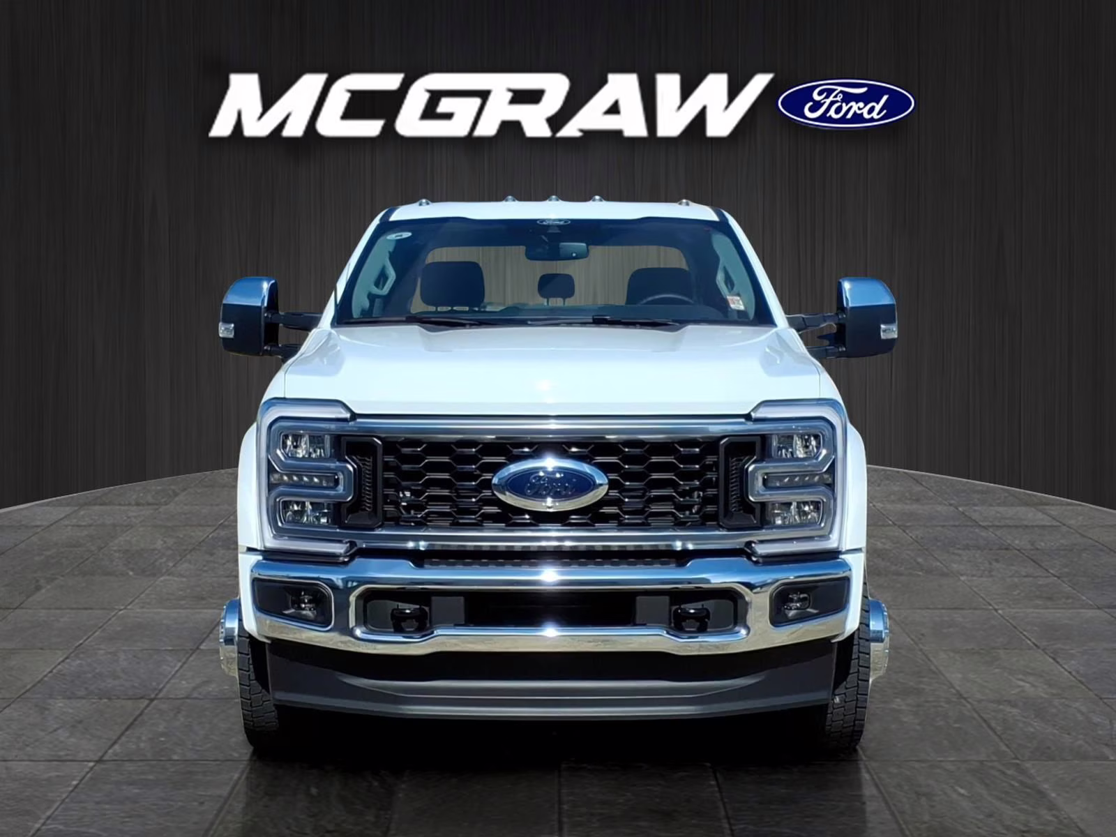 2026 Oxford White Ford Super Duty F-450 DRW Lariat 4X4 Truck