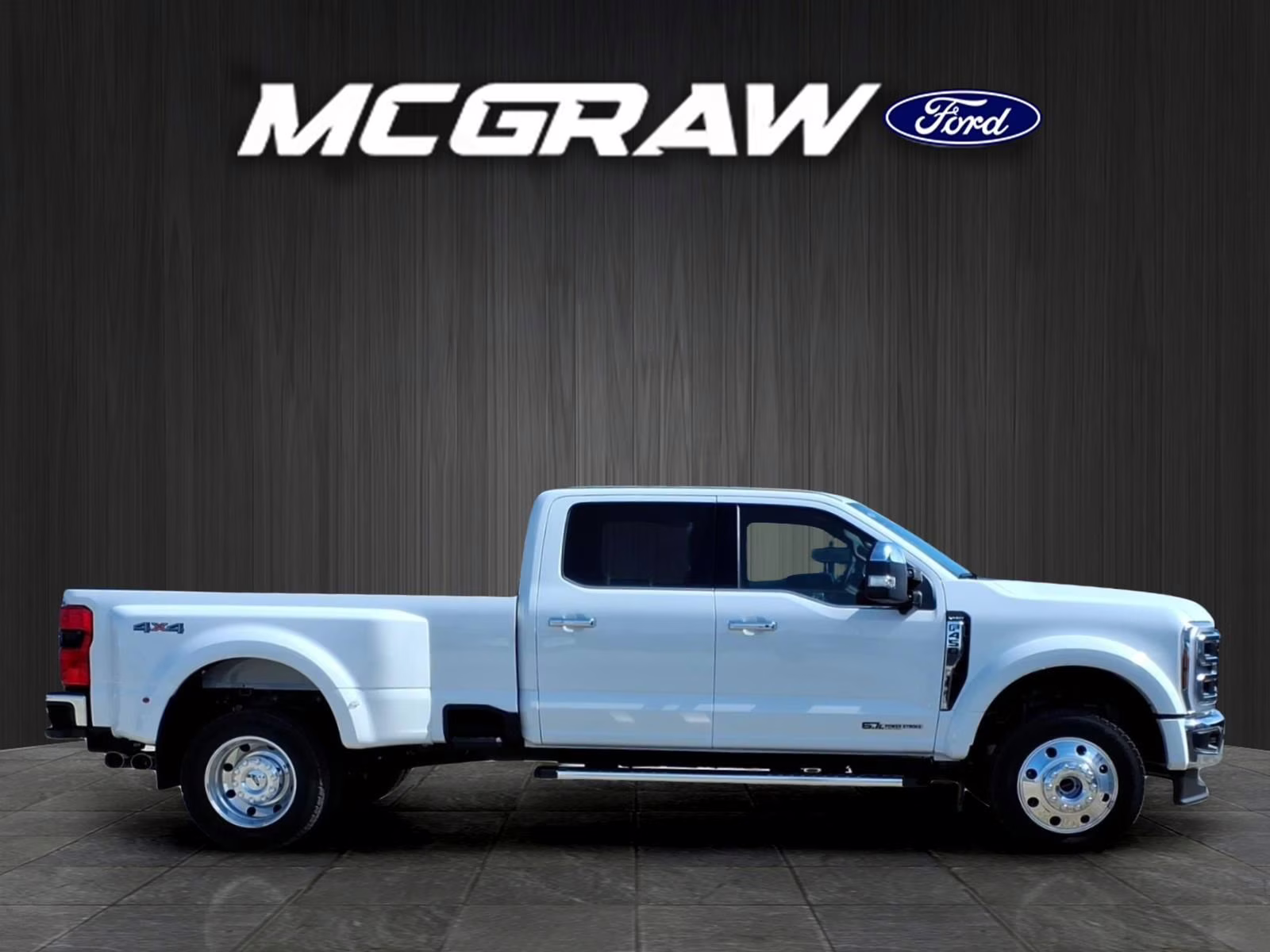 2026 Oxford White Ford Super Duty F-450 DRW Lariat 4X4 Truck