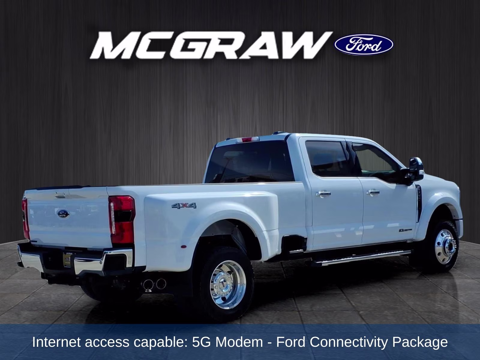 2026 Oxford White Ford Super Duty F-450 DRW Lariat 4X4 Truck