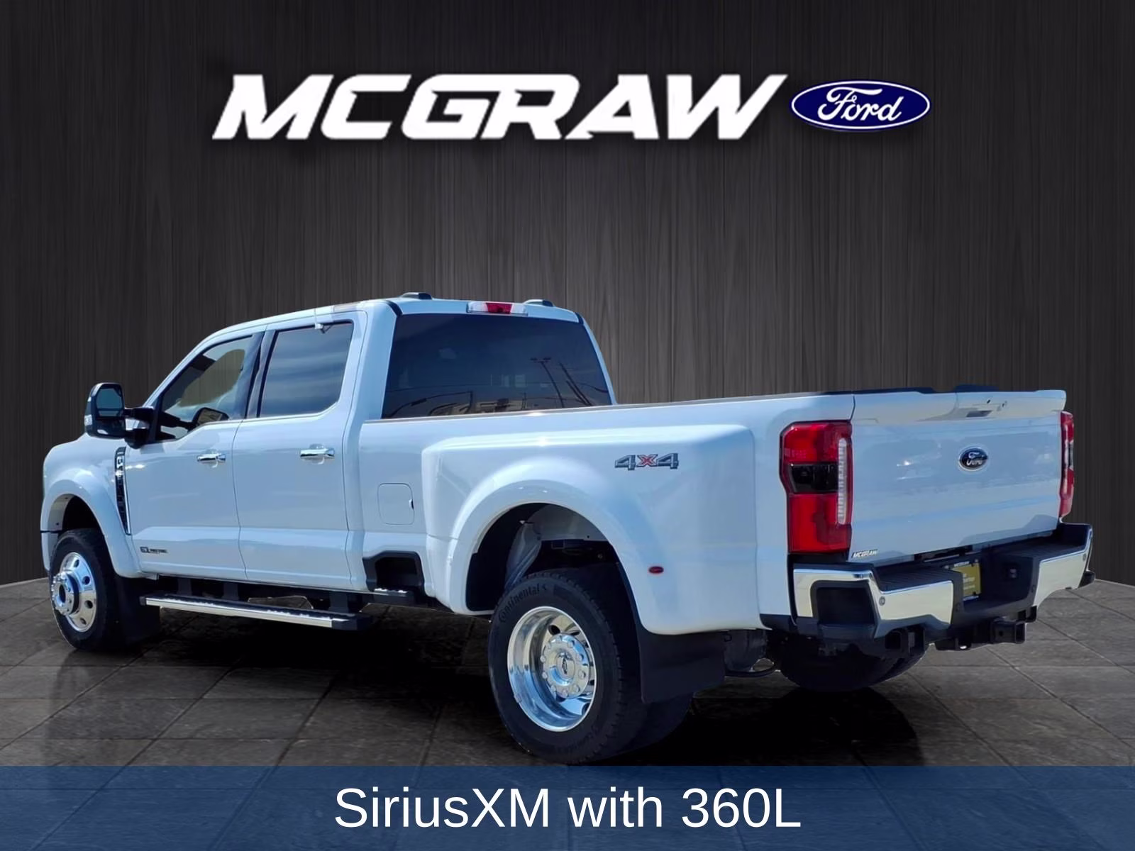 2026 Oxford White Ford Super Duty F-450 DRW Lariat 4X4 Truck