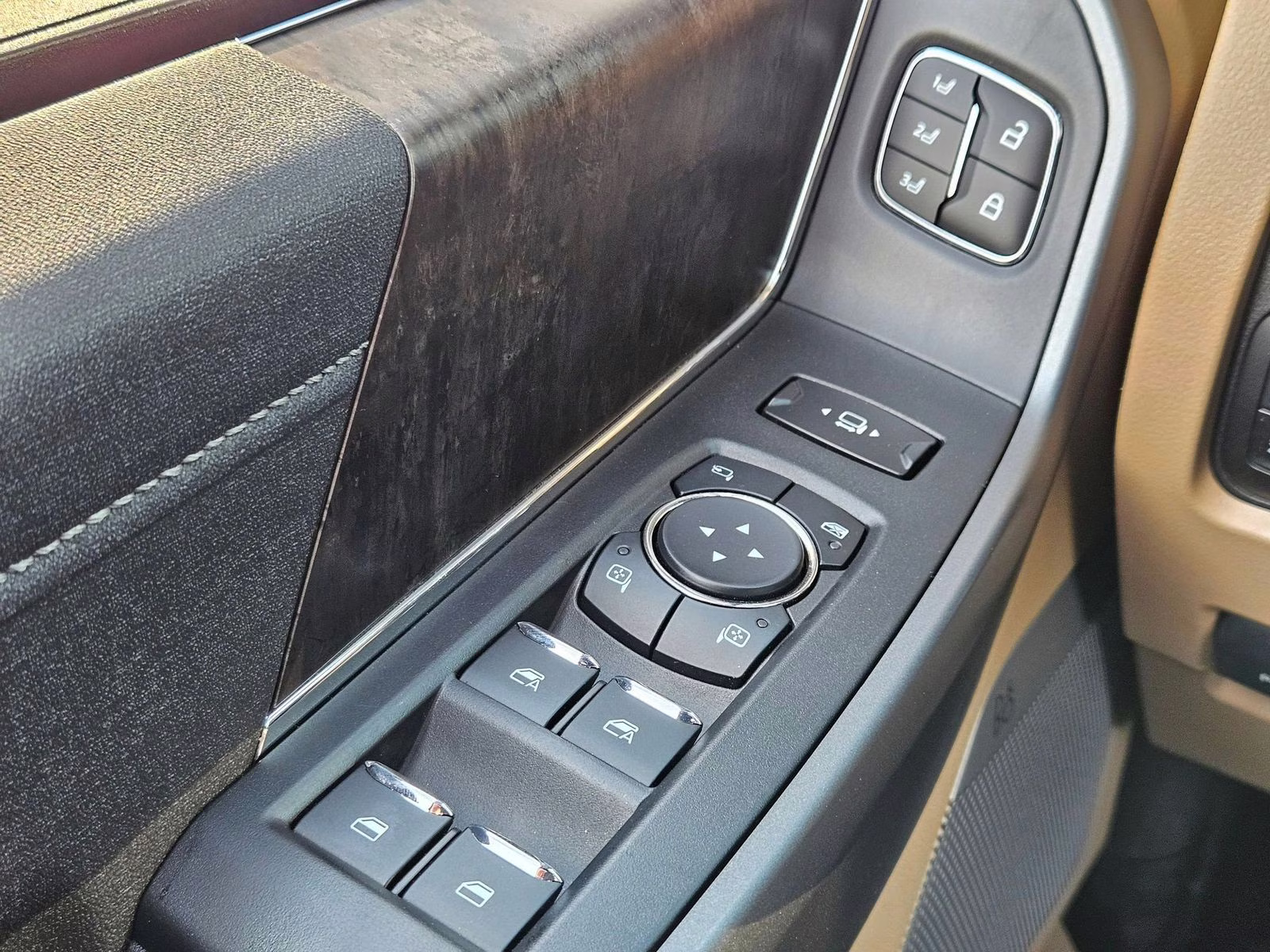 2026 White Metallic Ford Super Duty F-350 SRW Lariat 4X4 Truck