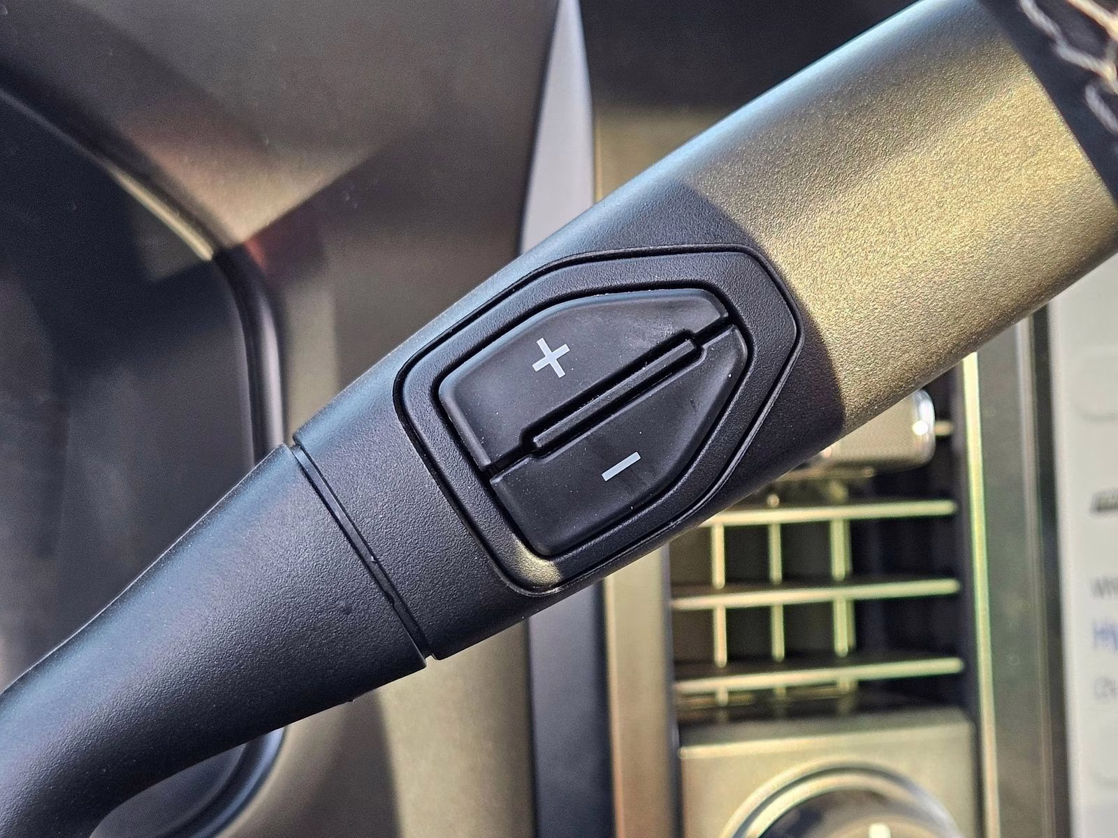 2026 White Metallic Ford Super Duty F-350 SRW Lariat 4X4 Truck