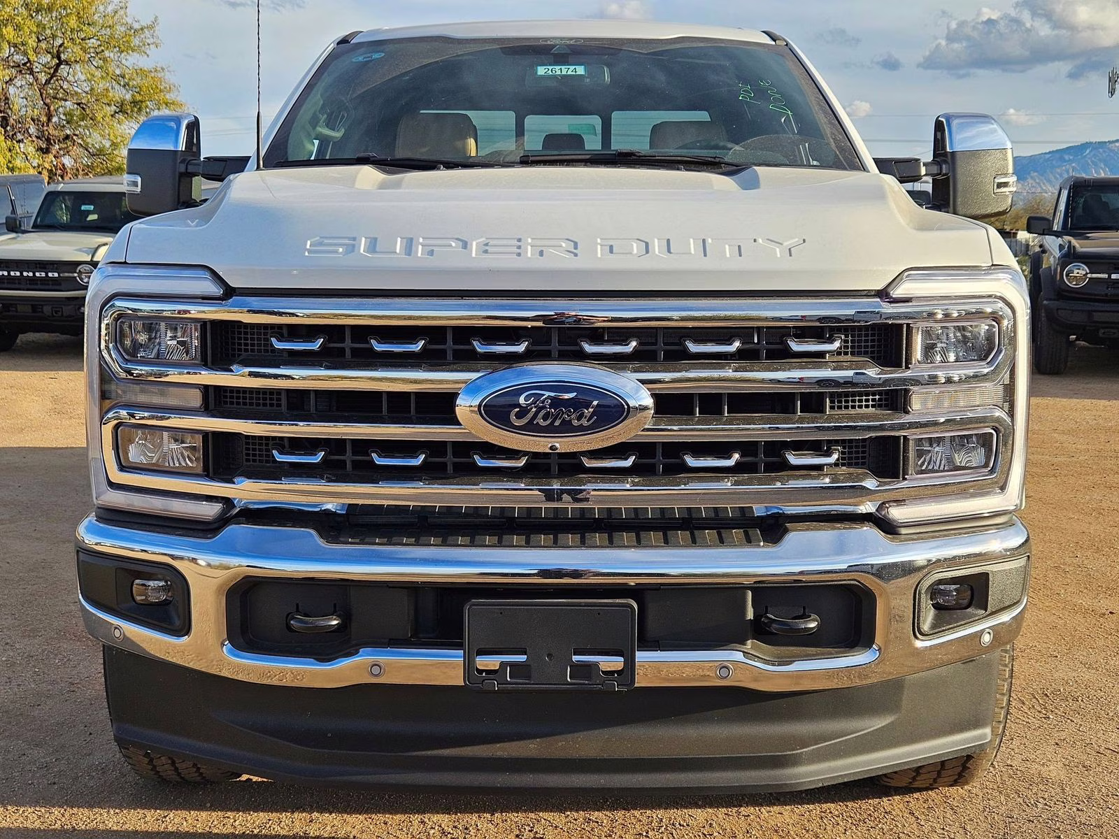 2026 White Metallic Ford Super Duty F-350 SRW Lariat 4X4 Truck