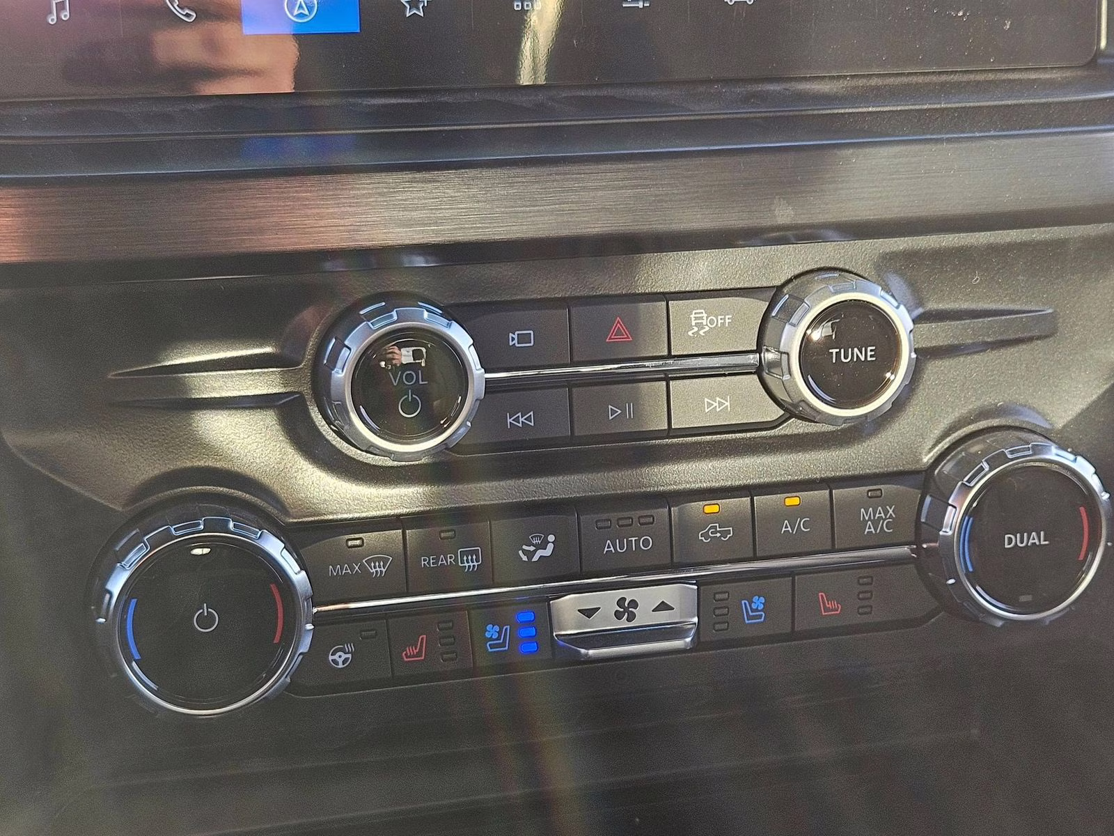 2026 White Metallic Ford Super Duty F-350 SRW Lariat 4X4 Truck