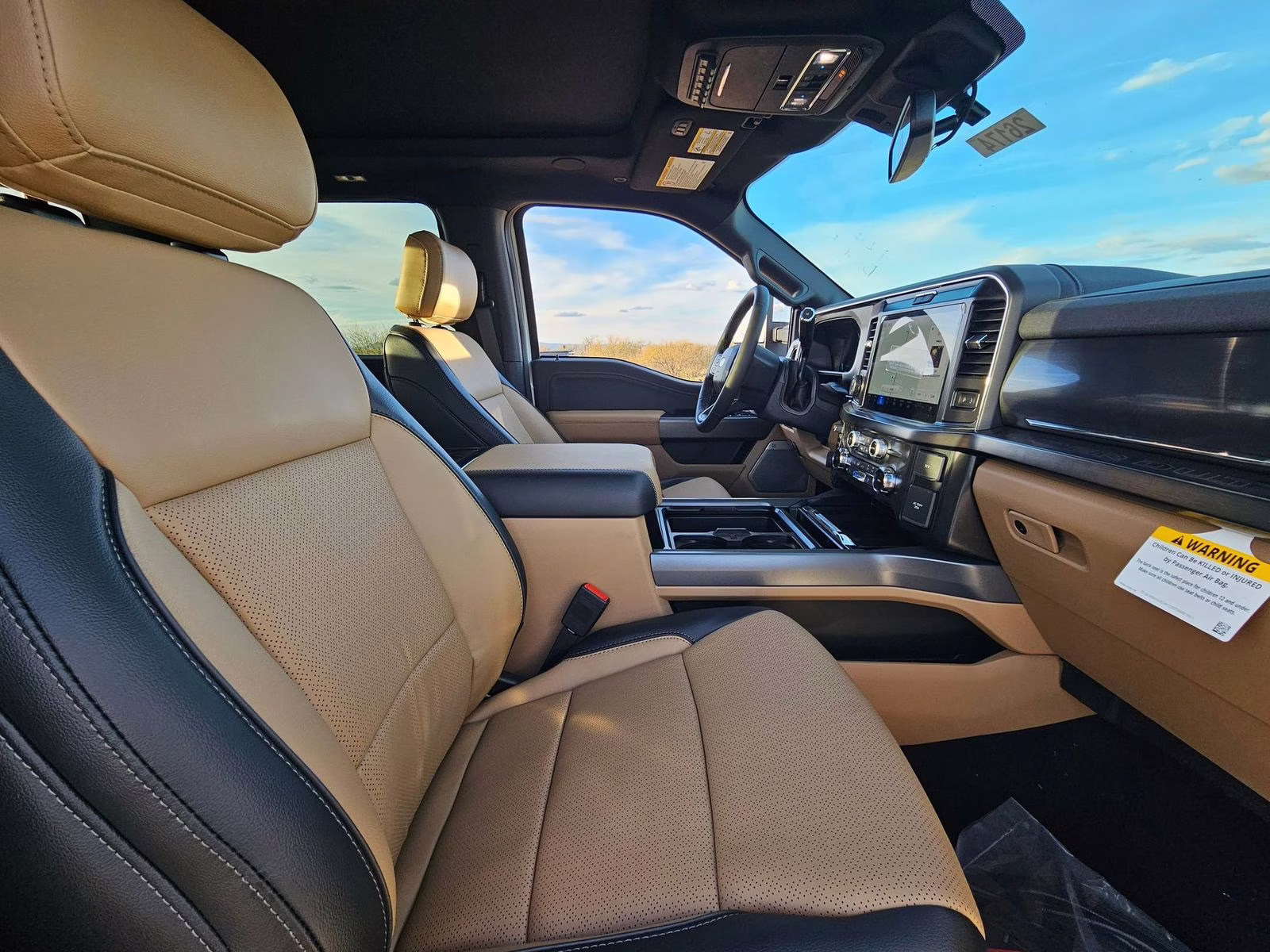 2026 White Metallic Ford Super Duty F-350 SRW Lariat 4X4 Truck