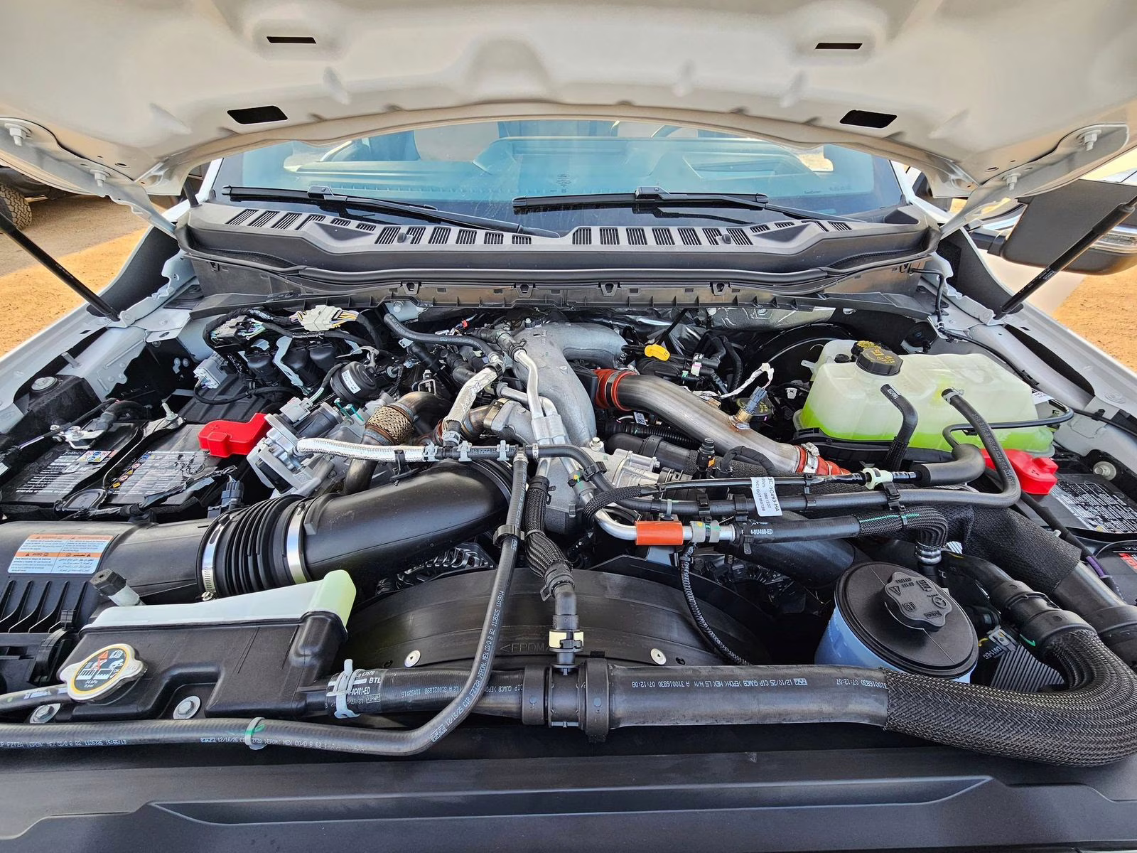 2026 White Metallic Ford Super Duty F-350 SRW Lariat 4X4 Truck