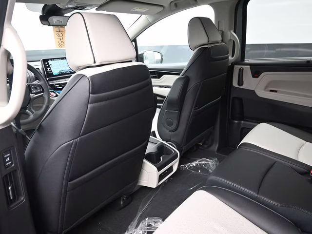 2026 Solar Silver Metallic Honda Odyssey Elite FWD Van