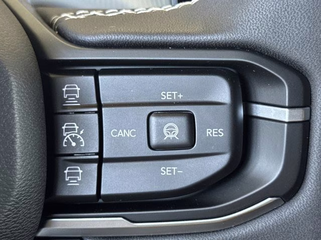 2026 Diamond Black Crystal Pearlcoat Jeep Cherokee Limited 4X4 SUV