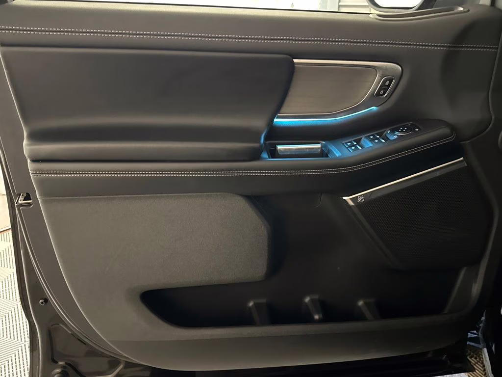 2025 Agate Black Metallic Ford Expedition Max Platinum 4X4 SUV