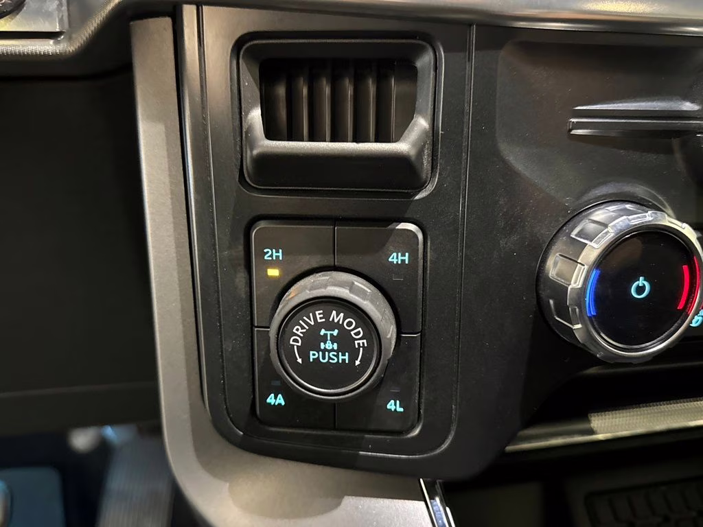 2025 Atlas Blue Metallic Ford F-150 Lariat 4X4 Truck