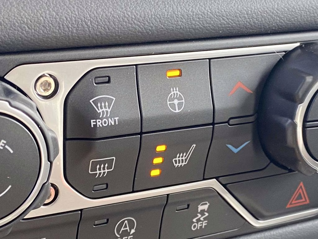 2026 Bright White Clearcoat Jeep Gladiator Sahara 4X4 Truck