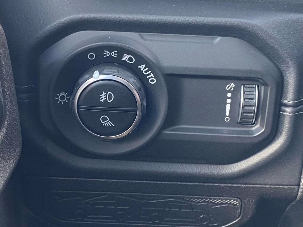 2026 Bright White Clearcoat Jeep Gladiator Sahara 4X4 Truck