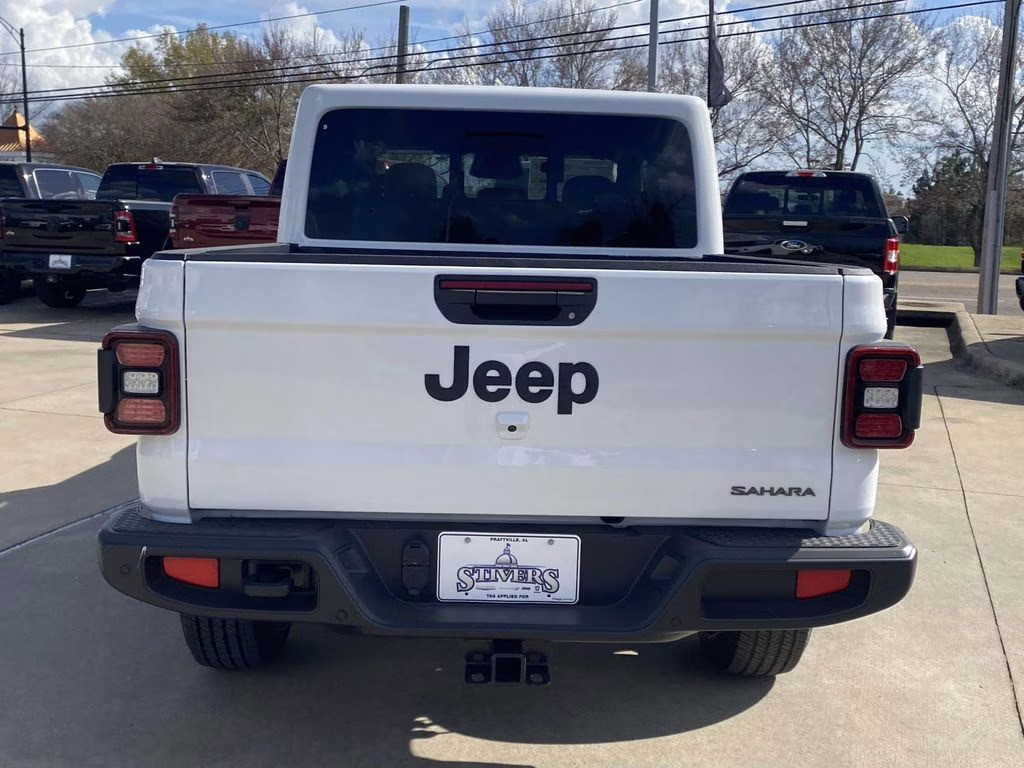 2026 Bright White Clearcoat Jeep Gladiator Sahara 4X4 Truck