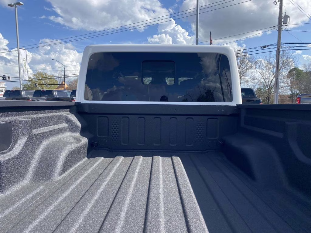 2026 Bright White Clearcoat Jeep Gladiator Sahara 4X4 Truck