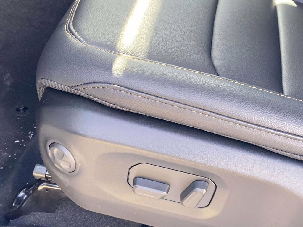 2026 Bright White Clearcoat Jeep Gladiator Sahara 4X4 Truck