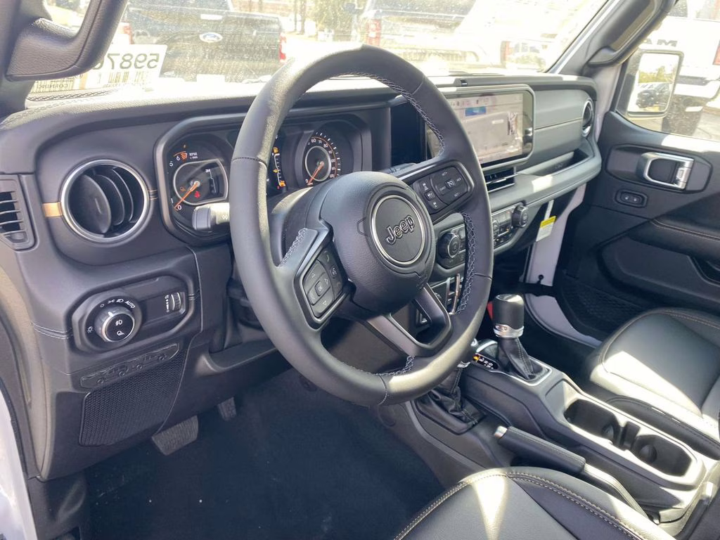 2026 Bright White Clearcoat Jeep Gladiator Sahara 4X4 Truck