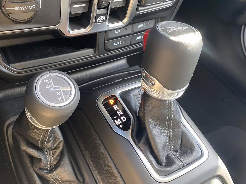 2026 Bright White Clearcoat Jeep Gladiator Sahara 4X4 Truck