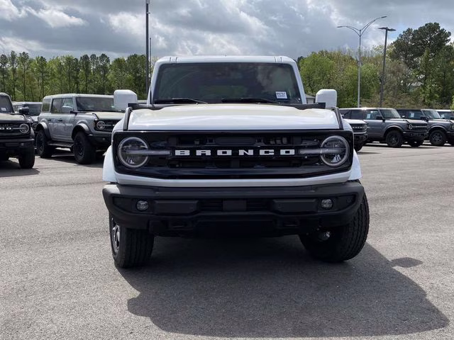 2026 Oxford White Ford Bronco Outer Banks 4X4 SUV