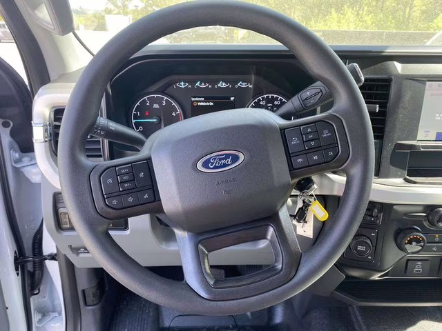 2026 Oxford White Ford Super Duty F-350 DRW XL 4X4 Truck