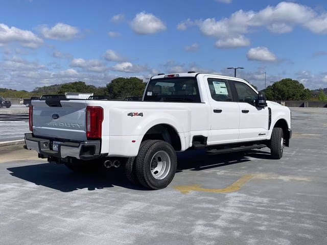 2026 Oxford White Ford Super Duty F-350 DRW XL 4X4 Truck