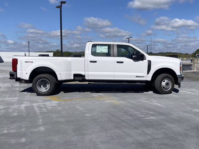 2026 Oxford White Ford Super Duty F-350 DRW XL 4X4 Truck
